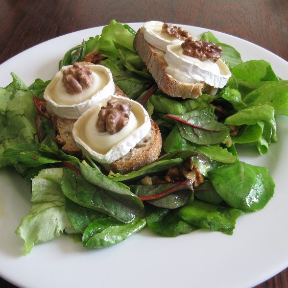 Salade de chèvre chaud