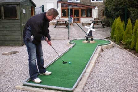Un café golf à l'hôtel