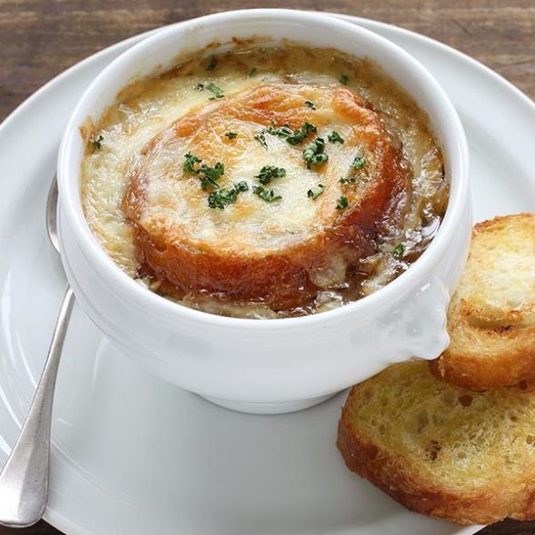 Soupe à l'oignon gratignée